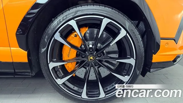 Lamborghini Urus — Фото автомобиля 5