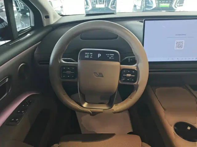 Li Auto i8 — Фото автомобиля 10