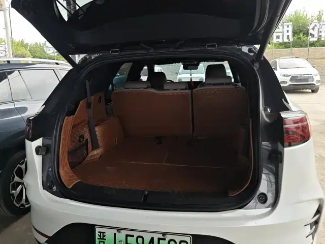 BYD Tang — Фото автомобиля 4