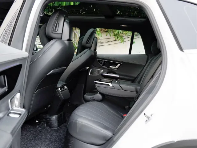 Mercedes-Benz EQE SUV — Фото автомобиля 12