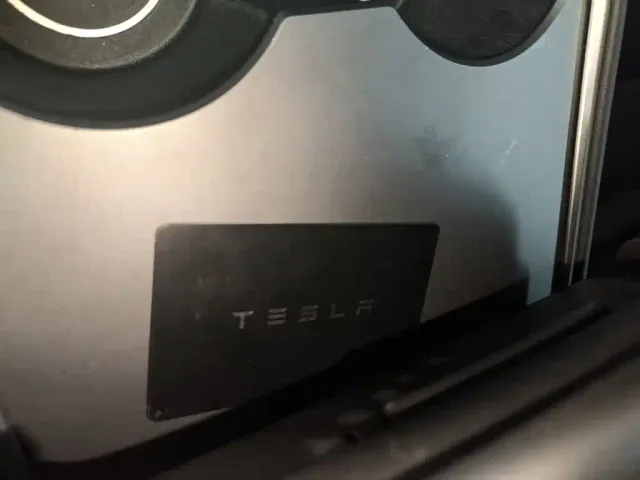 Tesla Model Y — Фото автомобиля 8
