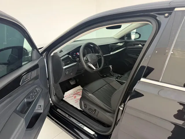 Volkswagen Passat — Фото автомобиля 12