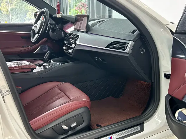 BMW 5 Series — Фото автомобиля 25