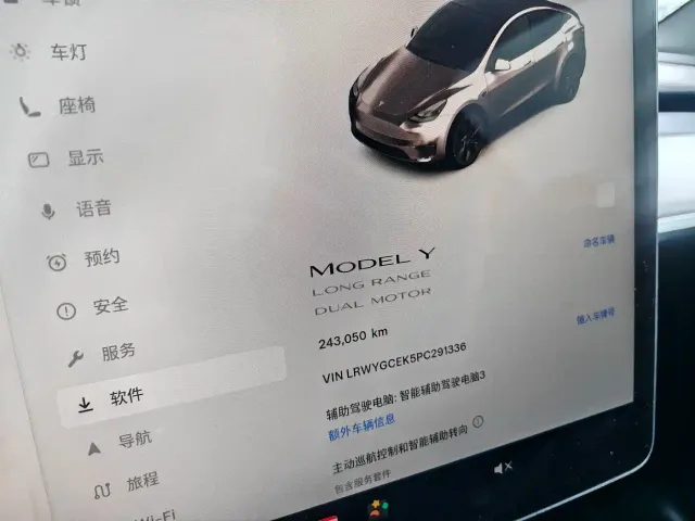 Tesla Model Y — Фото автомобиля 16