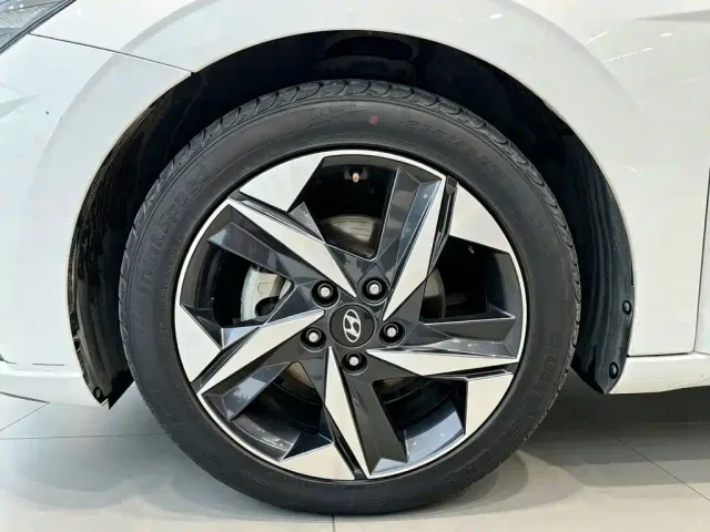 Hyundai Elantra — Фото автомобиля 14
