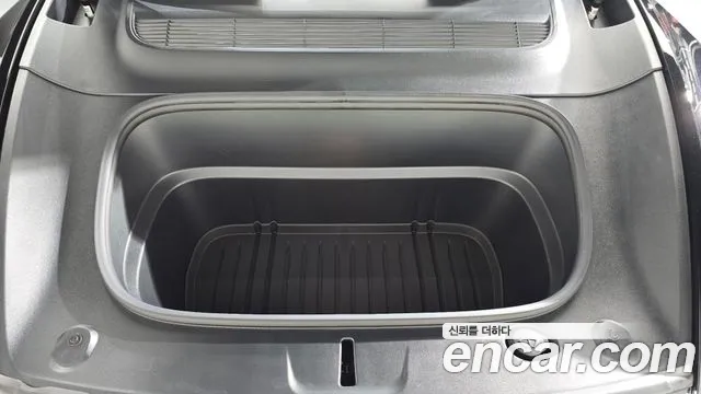 Tesla Model Y — Фото автомобиля 5