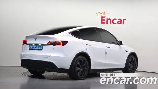 Tesla Model Y — Фото автомобиля 2