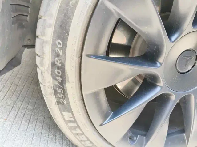 Tesla Model Y — Фото автомобиля 7