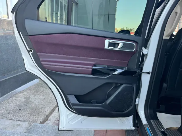 Ford Explorer — Фото автомобиля 16