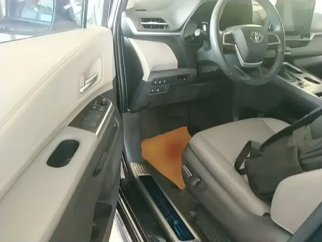 Toyota Toyota Sienna 2021 2.5L Hybrid Luxury Edition — Фото автомобиля 15