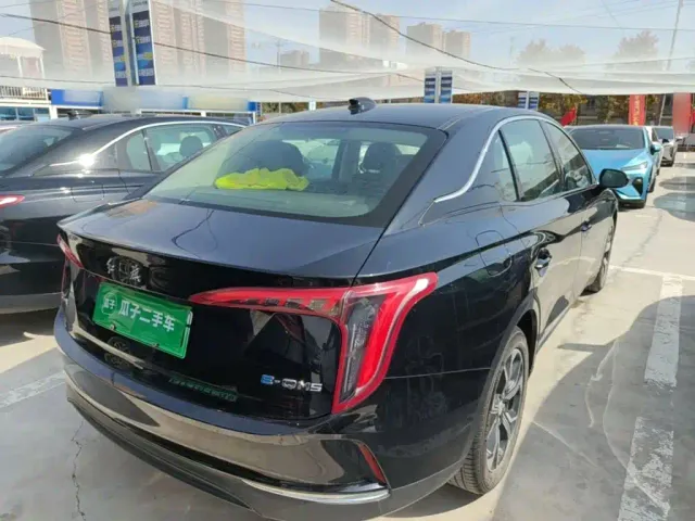 Hongqi E-QM5 — Фото автомобиля 6