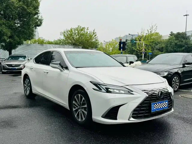 Lexus ES — Фото автомобиля 3