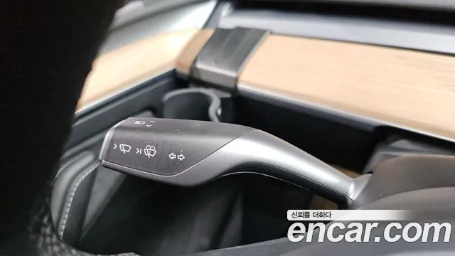 Tesla Model Y — Фото автомобиля 29