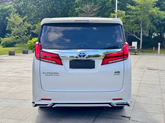 Toyota Alphard — Фото автомобиля 5