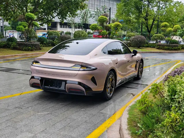 Xiaomi SU7 — Фото автомобиля 9
