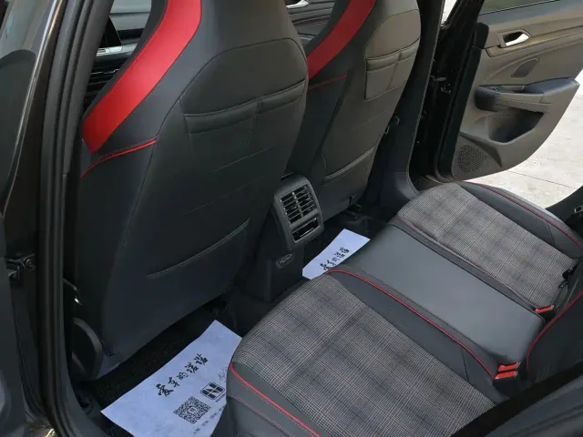 Volkswagen Golf GTI — Фото автомобиля 13