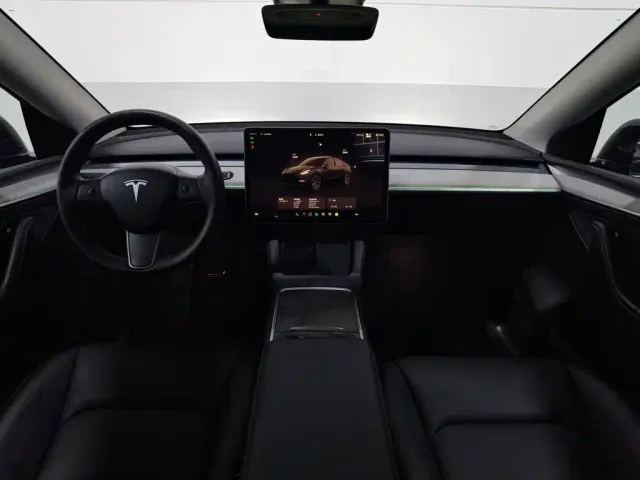 Tesla Model Y — Фото автомобиля 5