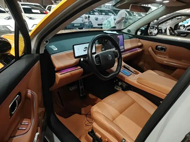 Leapmotor C10 — Фото автомобиля 14