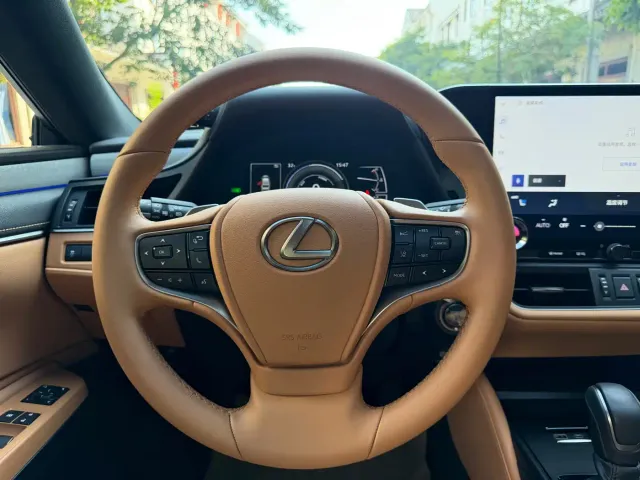 Lexus ES — Фото автомобиля 9