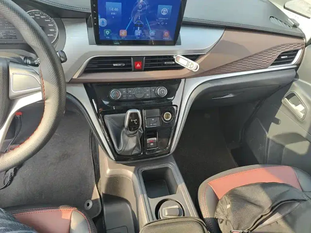 JAC Refine M3 — Фото автомобиля 9