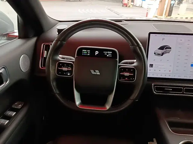 Li Auto L8 — Фото автомобиля 10
