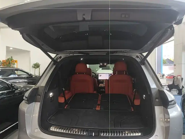 Li Auto L8 — Фото автомобиля 18