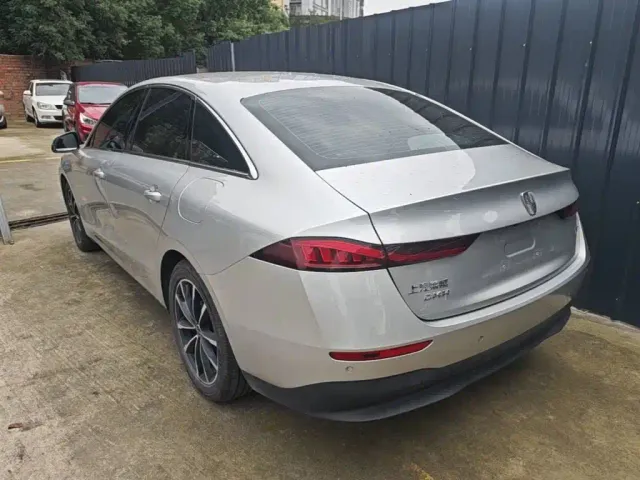 Roewe D7 — Фото автомобиля 4