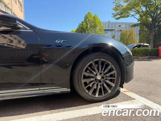Maserati Ghibli — Фото автомобиля 4