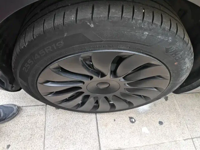Tesla Model Y — Фото автомобиля 22