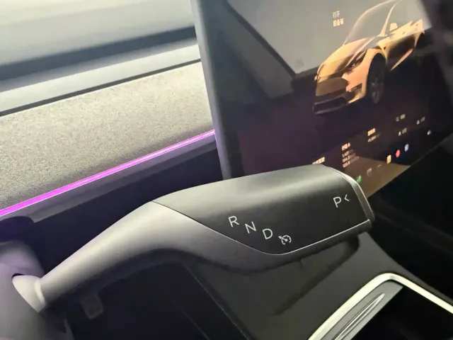 Tesla Model Y — Фото автомобиля 7