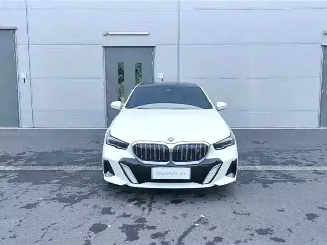 BMW i5 — Фото автомобиля 2