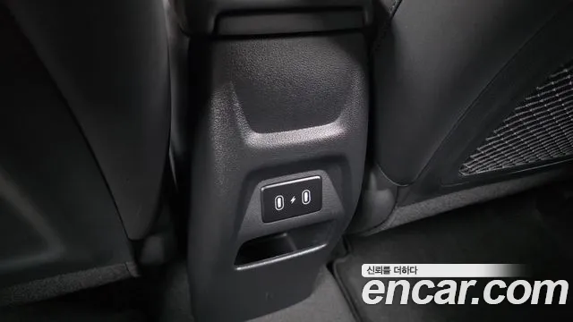 Hyundai Venue — Фото автомобиля 25