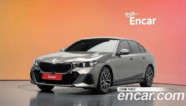 Фотография автомобиля — BMW 5 Series