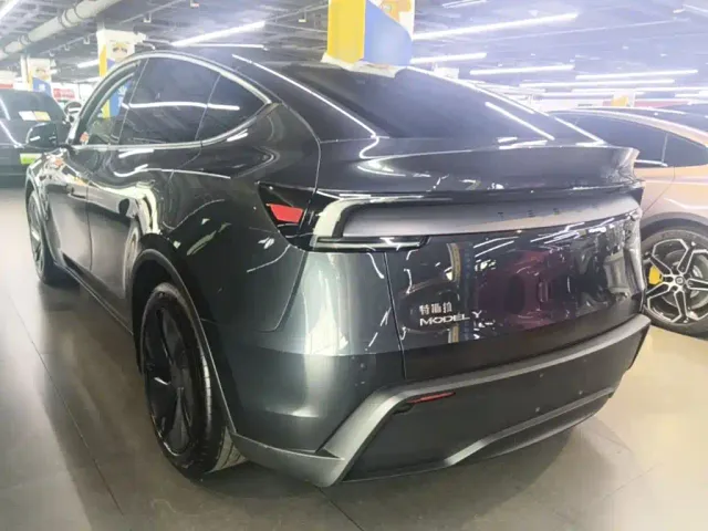 Tesla Model Y — Фото автомобиля 4