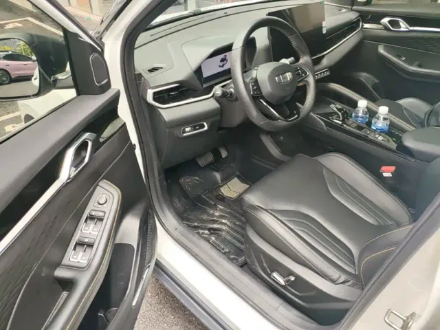 Geely Binyue — Фото автомобиля 15