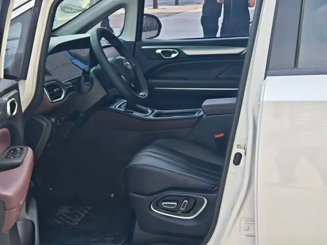 GAC Trumpchi M6 — Фото автомобиля 6