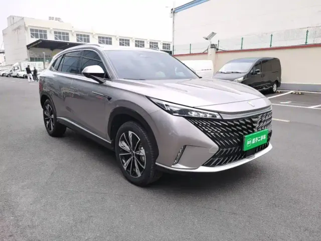 Roewe RX5 — Фото автомобиля 3