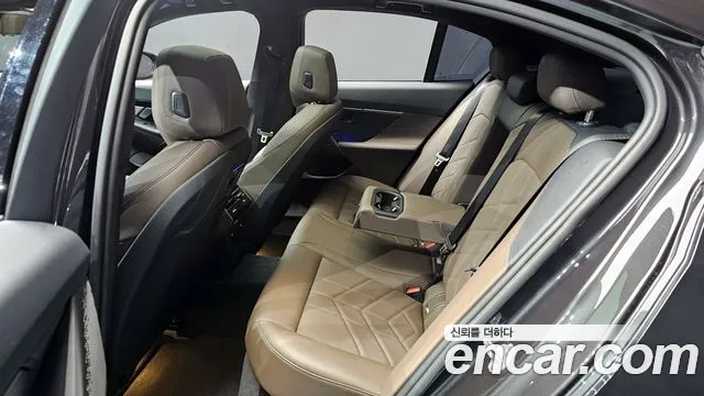 BMW 5-Series — Фото автомобиля 13