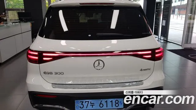 Mercedes-Benz EQB — Фото автомобиля 4