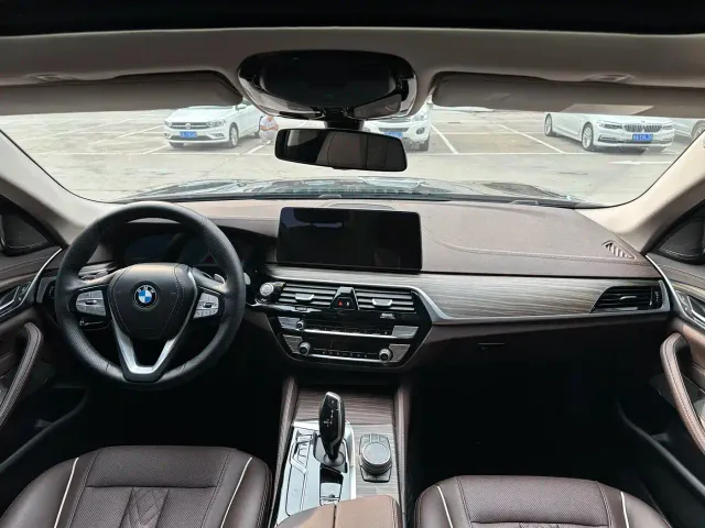 BMW 5 Series — Фото автомобиля 4