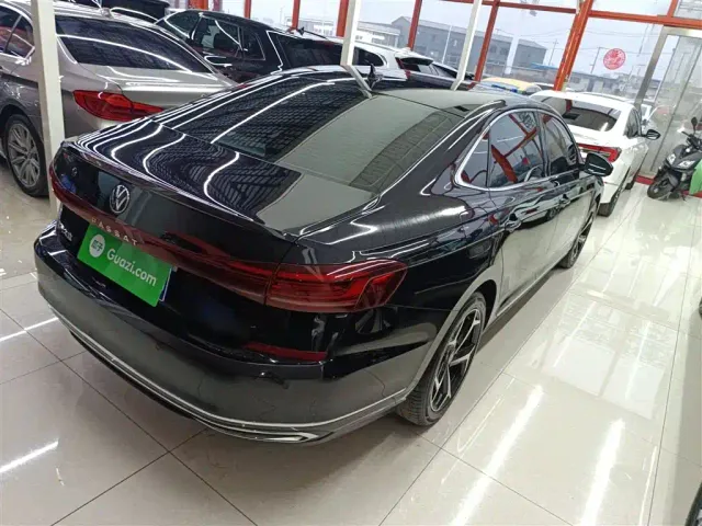 Volkswagen Passat — Фото автомобиля 4