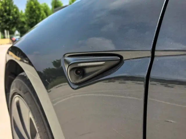 Tesla Model 3 — Фото автомобиля 21