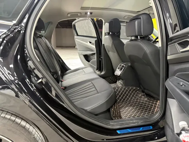 Volkswagen Passat — Фото автомобиля 18
