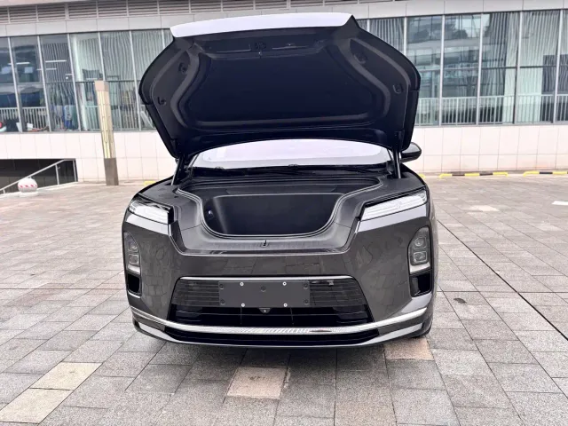 Nio ES8 — Фото автомобиля 10