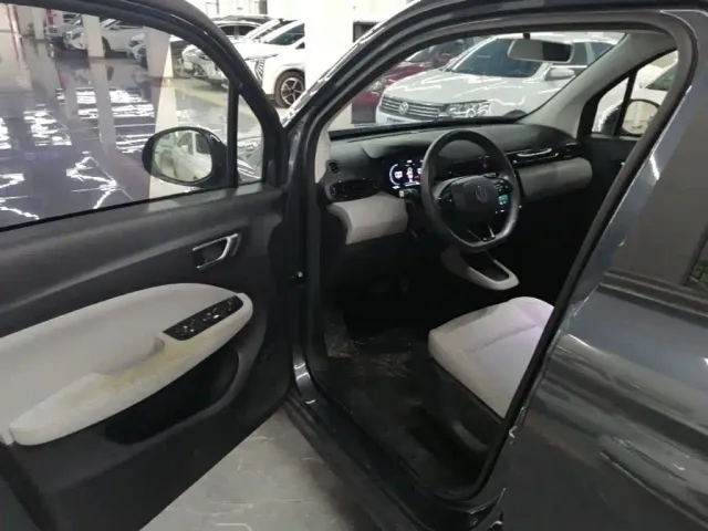 Leapmotor T03 — Фото автомобиля 12