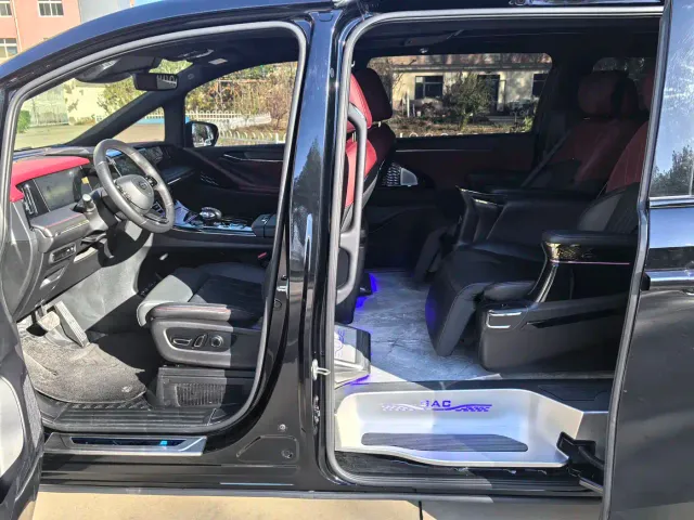 GAC Trumpchi M8 — Фото автомобиля 9