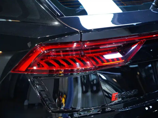 Audi RS Q8 — Фото автомобиля 10