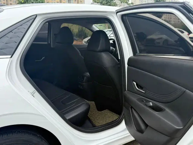 Hyundai Elantra — Фото автомобиля 6