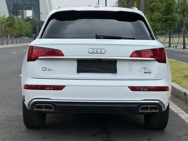 Audi Q5L — Фото автомобиля 14
