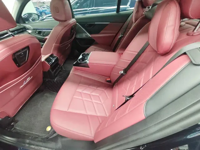 BMW 5 Series — Фото автомобиля 11